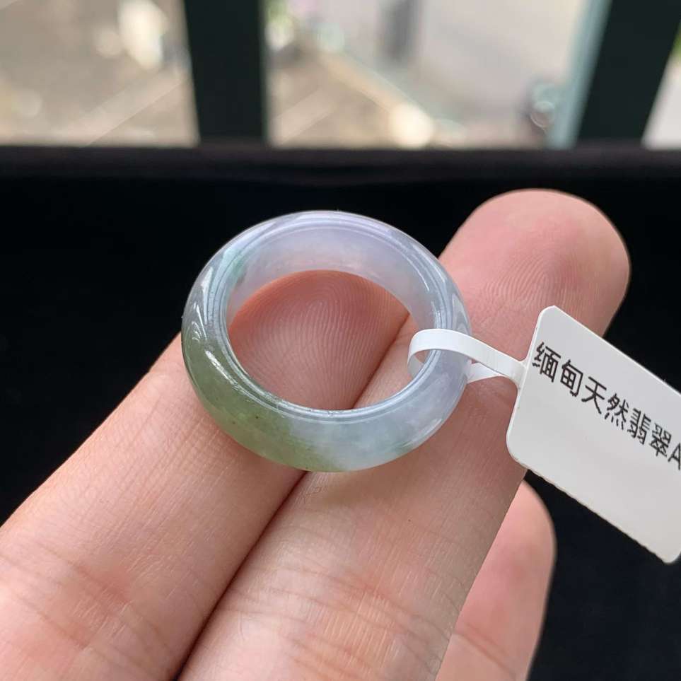 A货天然翡翠冰糯种紫半山水秋香戒指15号重量4.57g
7月30日