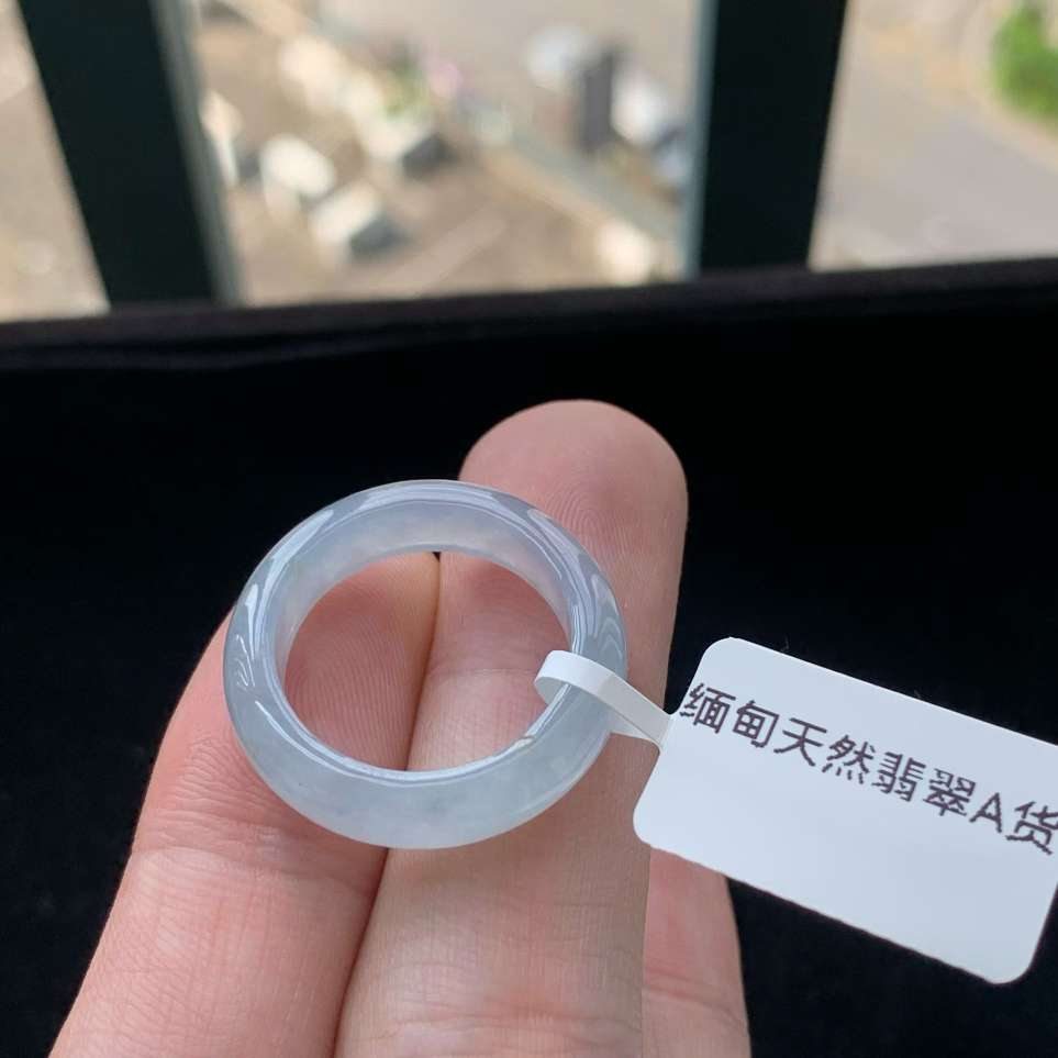 A货天然翡翠冰糯种紫罗兰戒指19号重量4.28g
7月30日