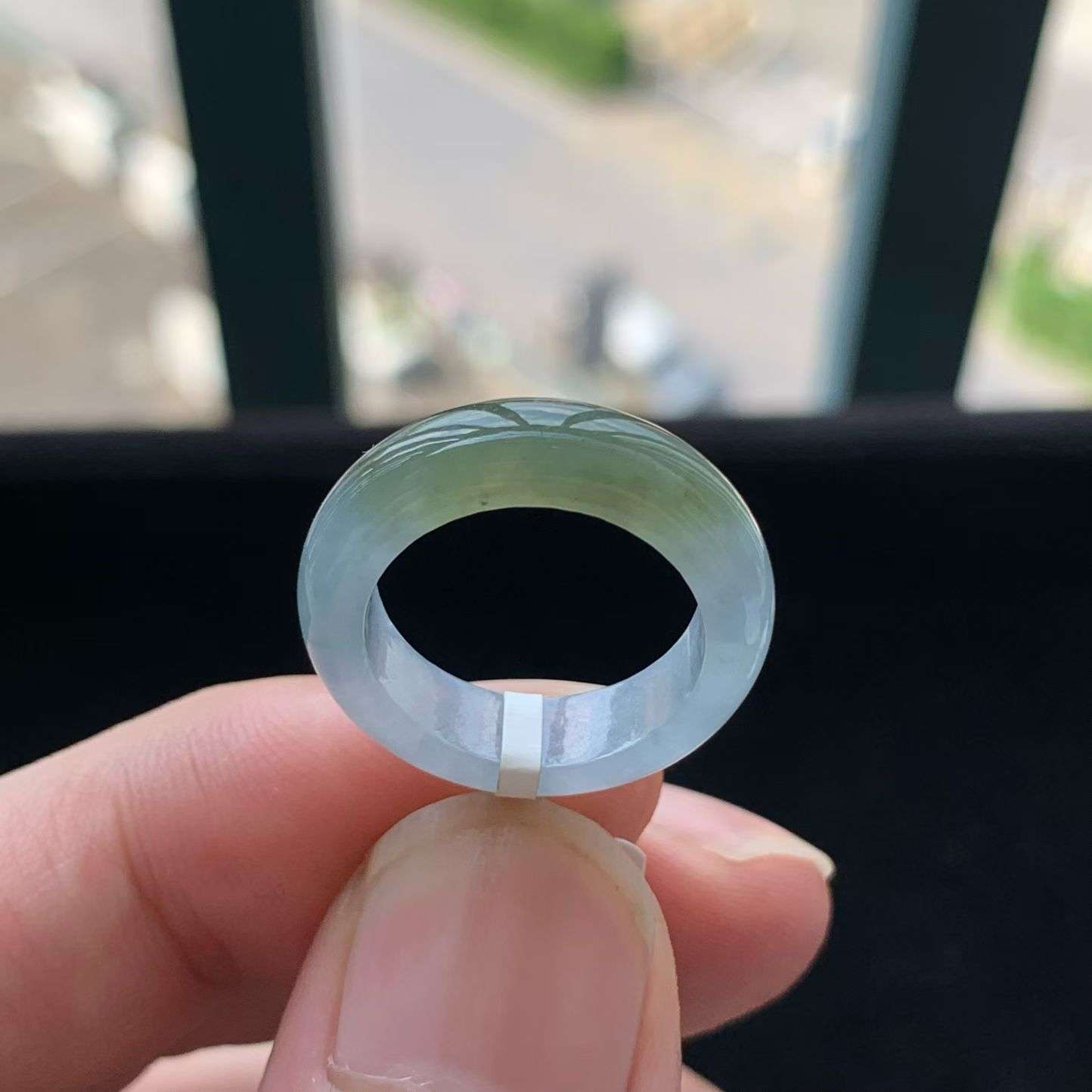 A货天然翡翠冰糯种半紫色黄翡戒指11号重量3.40g
7月30日