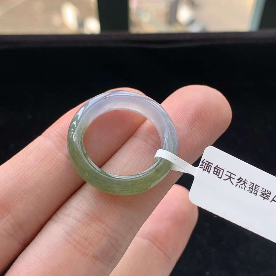 A货天然翡翠冰糯种半山水紫黄翡戒指19号重量4.37g
7月30日