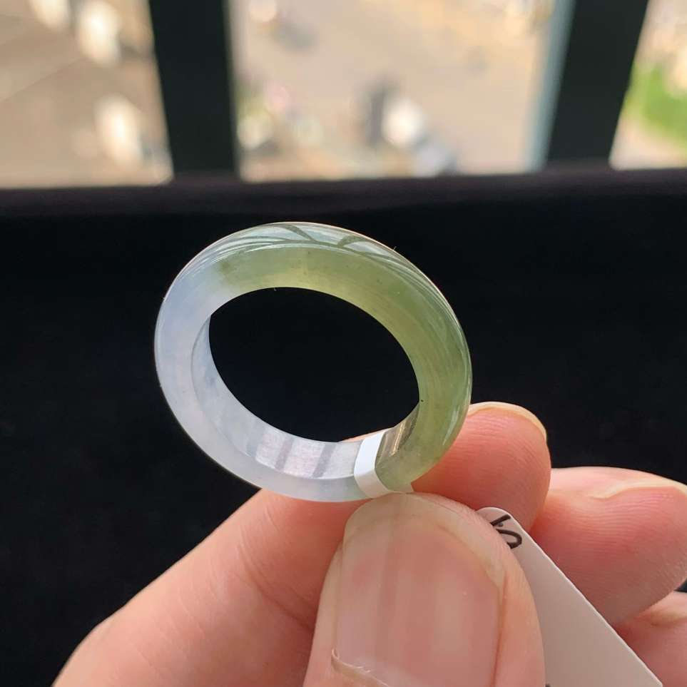 A货天然翡翠冰糯种半山水紫黄翡戒指19号重量4.37g
7月30日