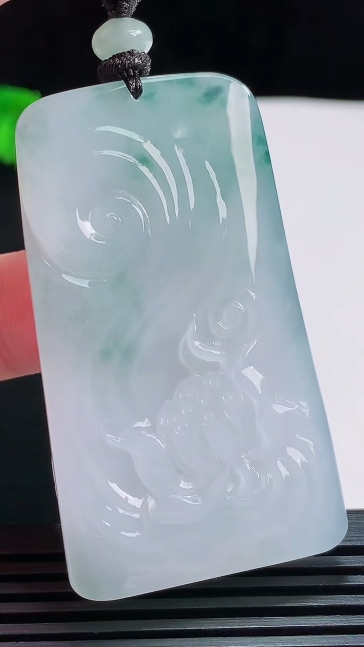 天然A货翡翠飘花逍遥佛吊坠，尺寸56-32-8 重量:38.66g
7月30日