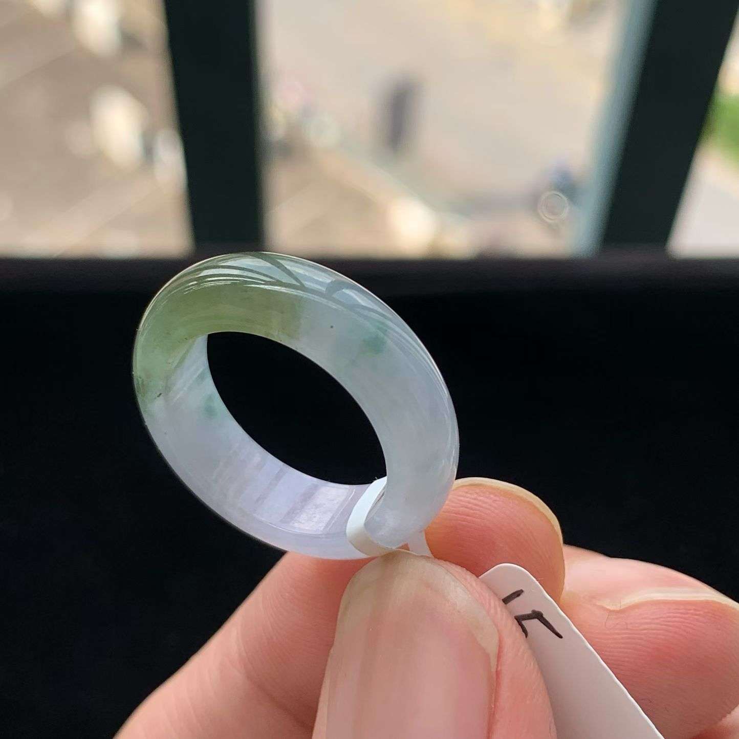 A货天然翡翠冰糯种紫半山水秋香戒指15号重量4.57g
7月30日