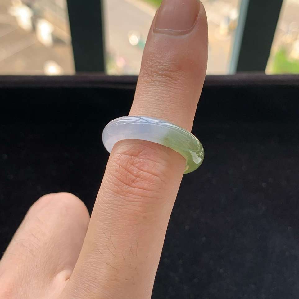 A货天然翡翠冰糯种半山水紫黄翡戒指19号重量4.37g
7月30日