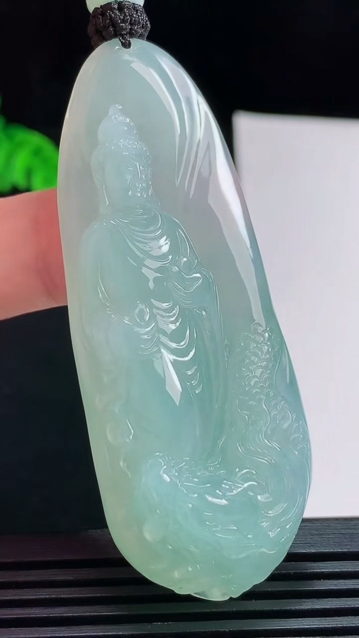 天然A货翡翠御龙观音吊坠，尺寸66.6-26-14 重量:38.71g
7月31日