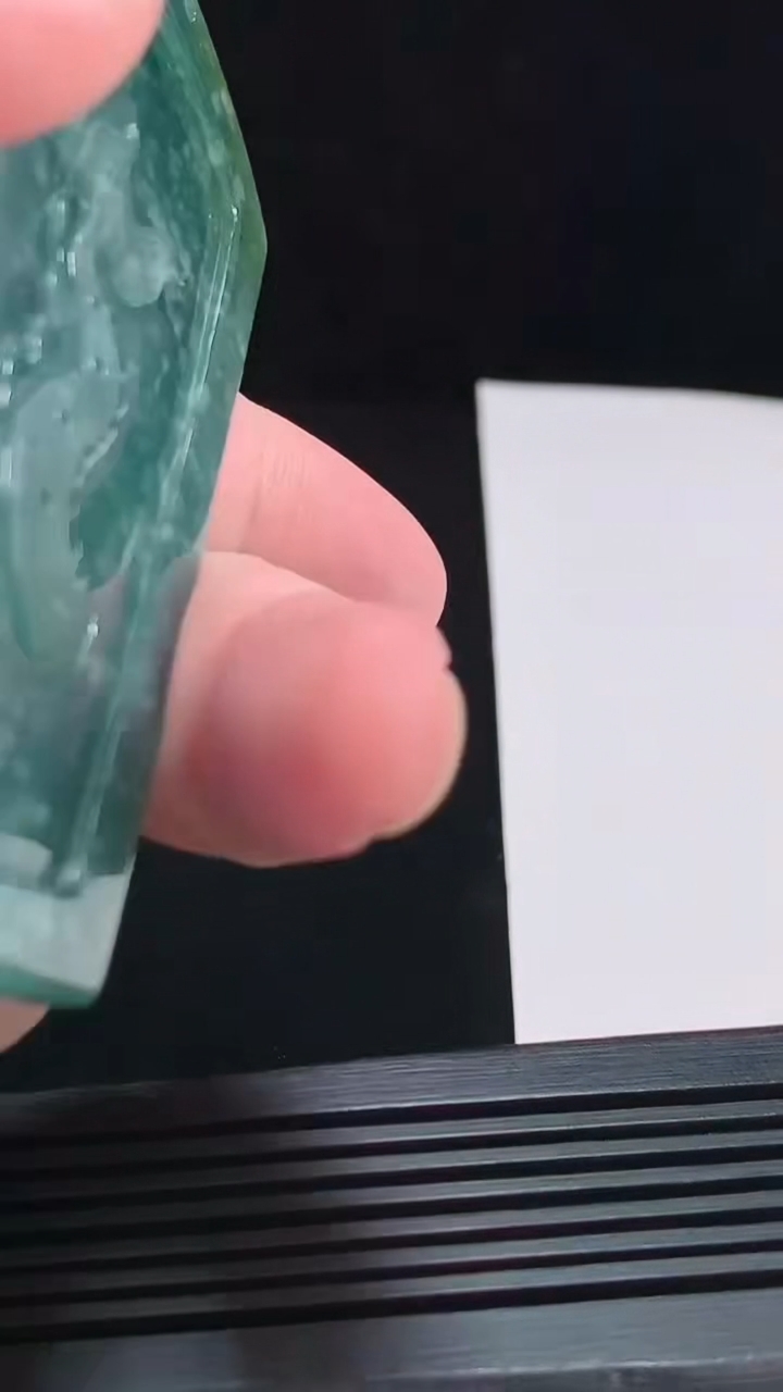 天然A货翡翠龙虎牌吊坠，尺寸80-47-12 重:80.73g  h155
7月31日