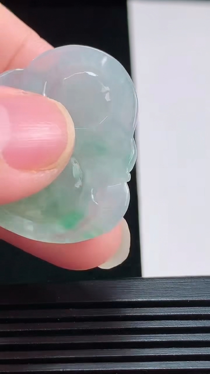天然A货翡翠佛公吊坠，尺寸33-35.8-6 重量:11.55g
7月31日