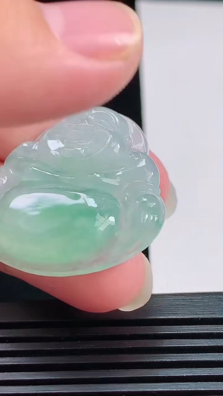 天然A货翡翠佛公吊坠，尺寸33-35.8-6 重量:11.55g
7月31日