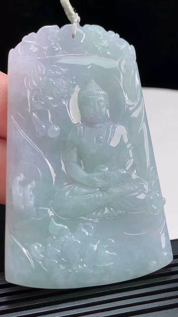 天然A货翡翠紫罗兰大日如来佛吊坠，尺寸73-46-5 重量:38.46g
7月31日