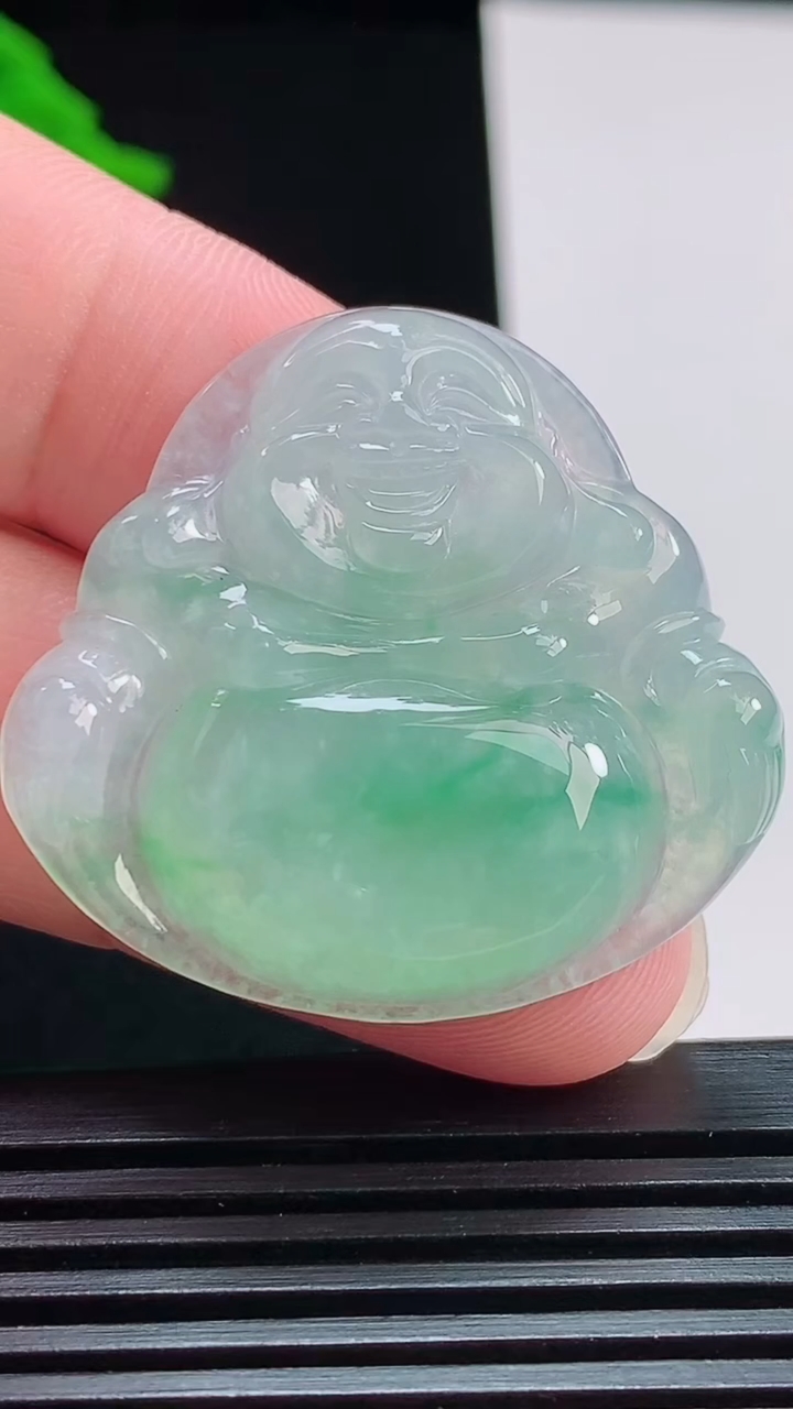 天然A货翡翠佛公吊坠，尺寸33-35.8-6 重量:11.55g
7月31日