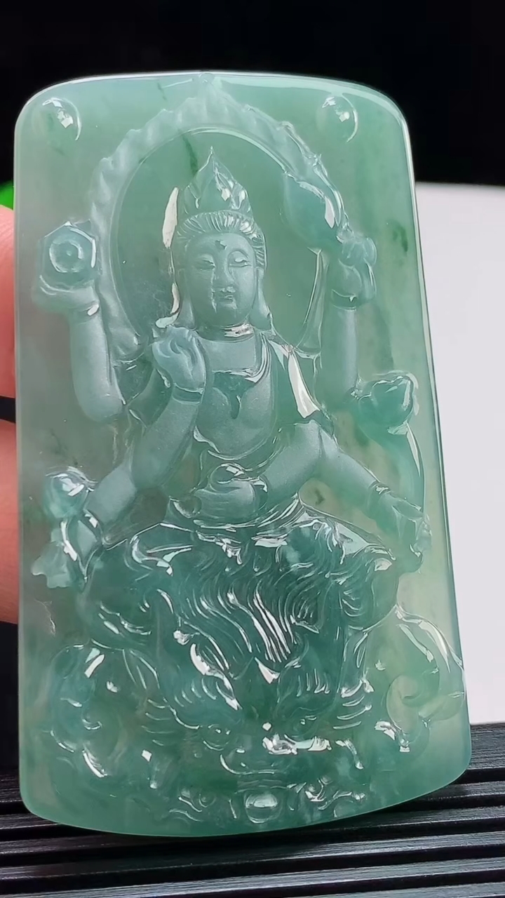 天然A货翡翠蓝水御龙千手观音菩萨吊坠，尺寸69.5-40-5.5 重:33.69g  h770
7月