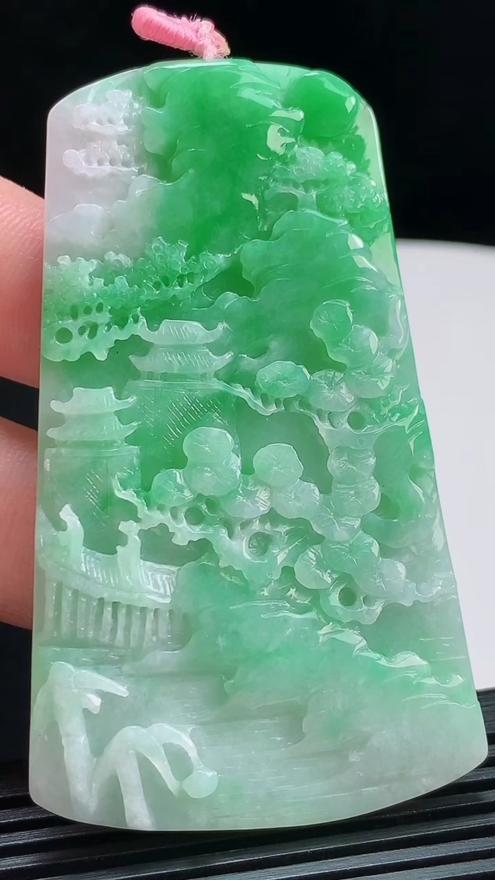 天然A货翡翠山水牌吊坠，尺寸73.8-43-5 重量:35.60g
7月31日