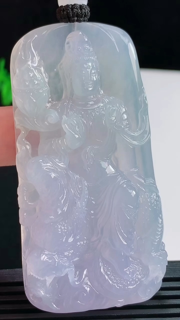 天然A货翡翠种紫罗兰 御龙大势至菩萨吊坠，尺寸69-35-9.5 重量:51.84g
7月31日