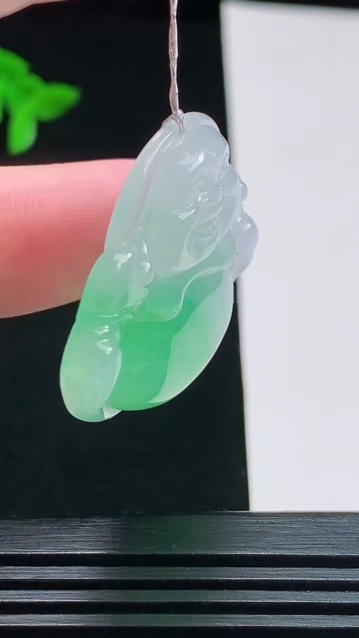 天然A货翡翠佛公吊坠，尺寸30.5-33.5-6 重量:9.79g
7月31日