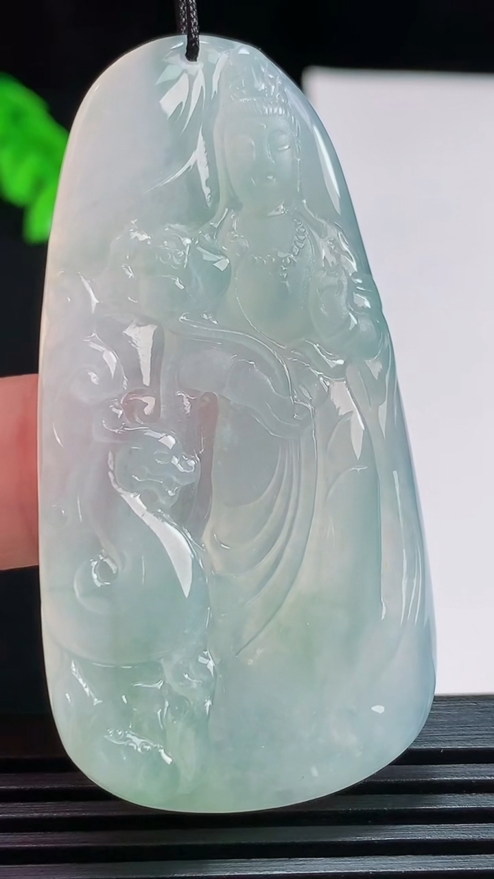 天然A货翡翠大势至菩萨吊坠，尺寸58-29.5-5.5 重量:20.49g
7月31日