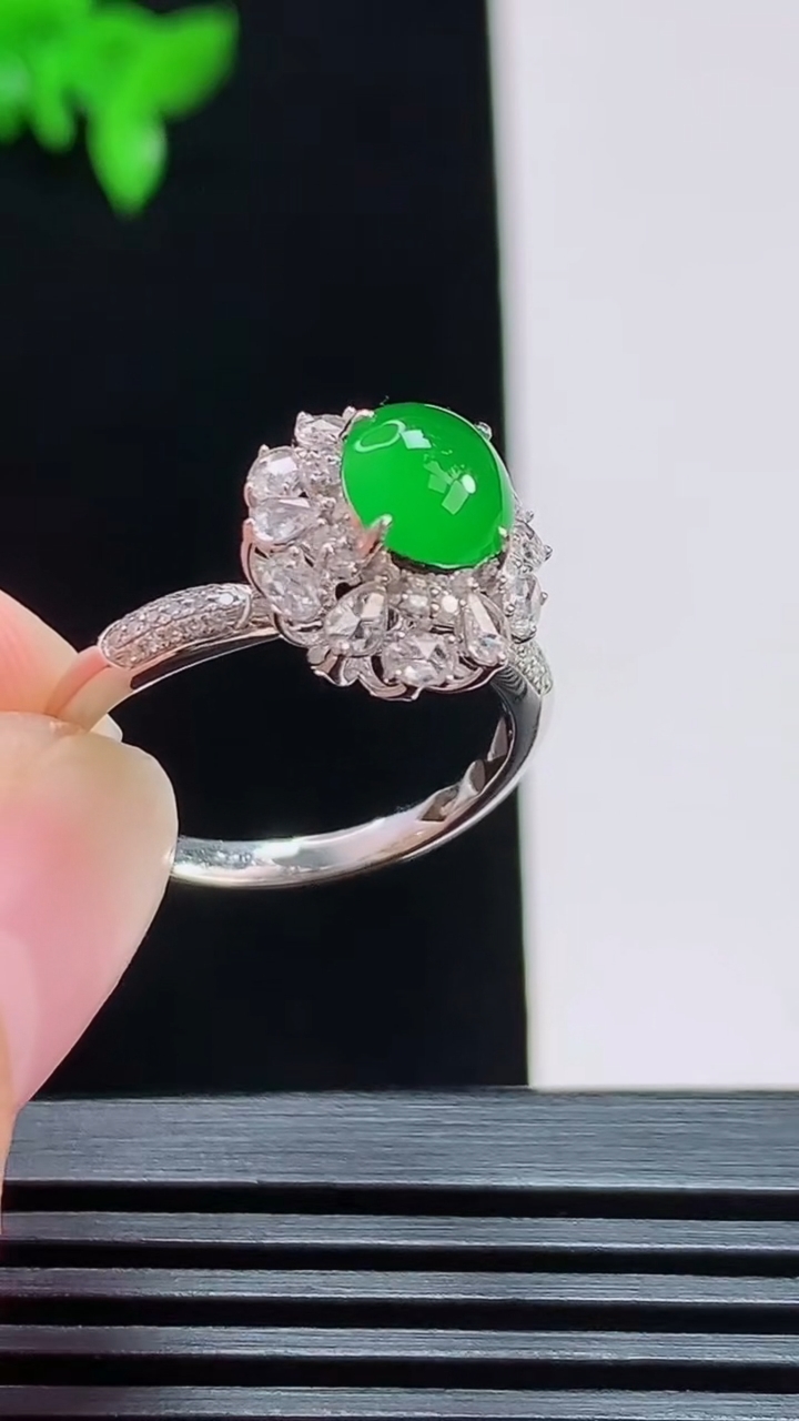 天然A货翡翠蛋面戒指，尺寸17-7-6.2-10 重量:2.86g2026年7月31日
工厂直销收藏