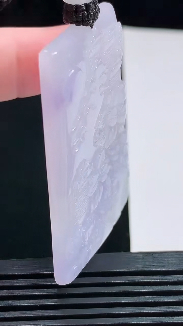 天然A货翡翠冰种紫罗兰山水牌吊坠，尺寸53-35-5.2 重量:31.05g
7月31日