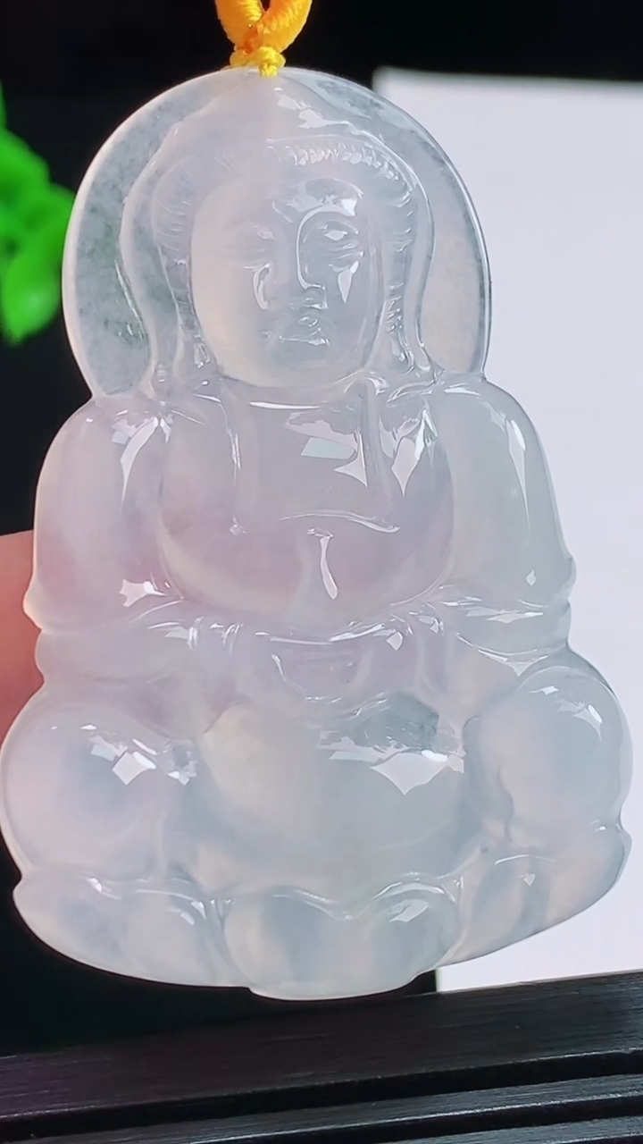 天然A货翡翠正装观音吊坠，尺寸51-35-5.6 重量:16.85g
7月31日