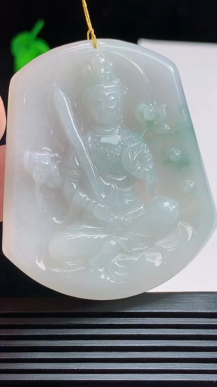 天然A货翡翠飘花虚空藏菩萨吊坠，尺寸54-47-5.2 重量:25.62g
7月31日