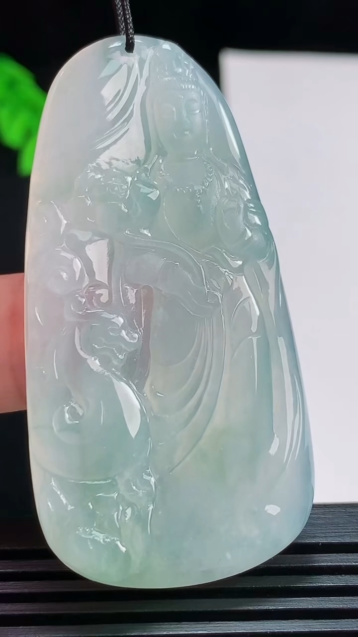 天然A货翡翠大势至菩萨吊坠，尺寸58-29.5-5.5 重量:20.49g
7月31日