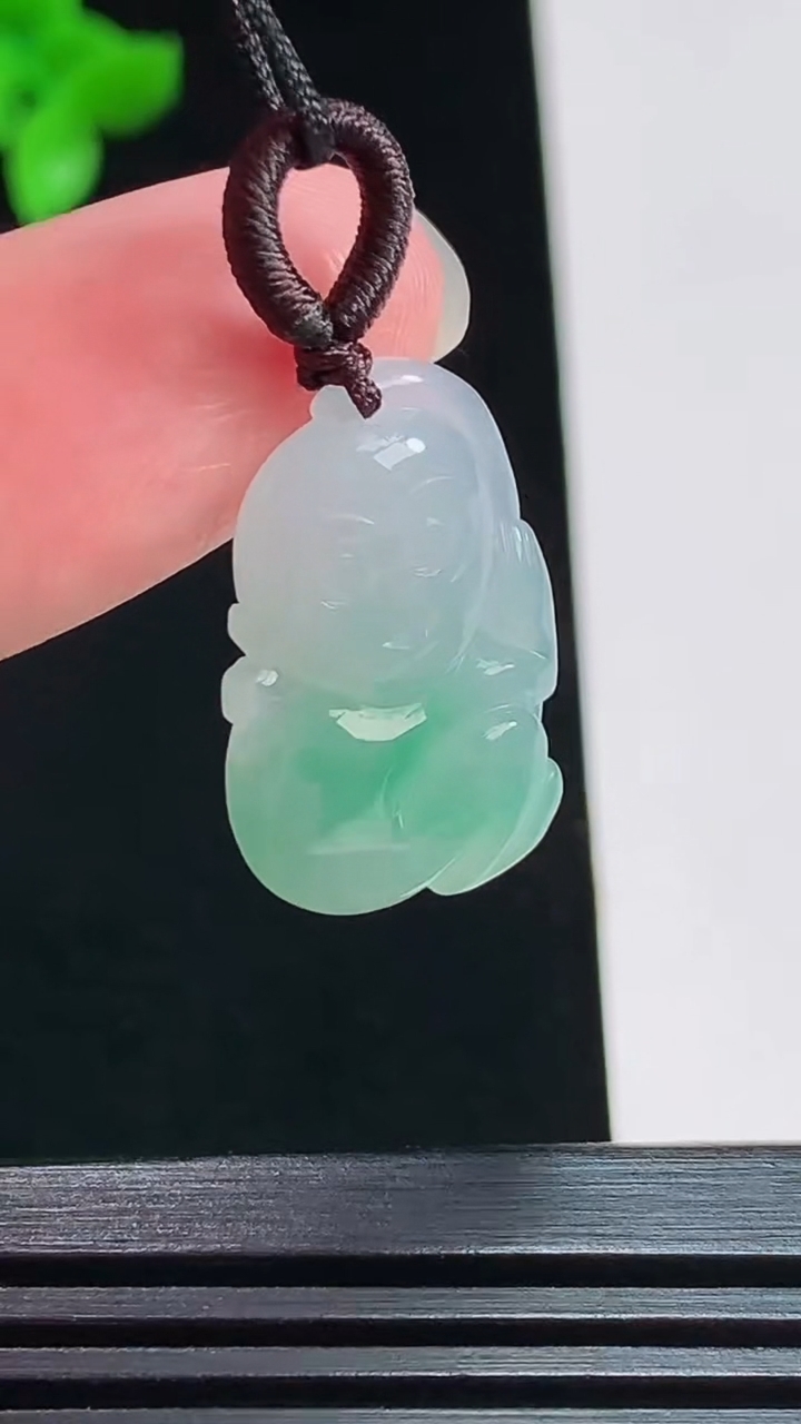 天然A货翡翠生肖猴吊坠，尺寸21.5-14-4.6 重量:3.12g
7月31日