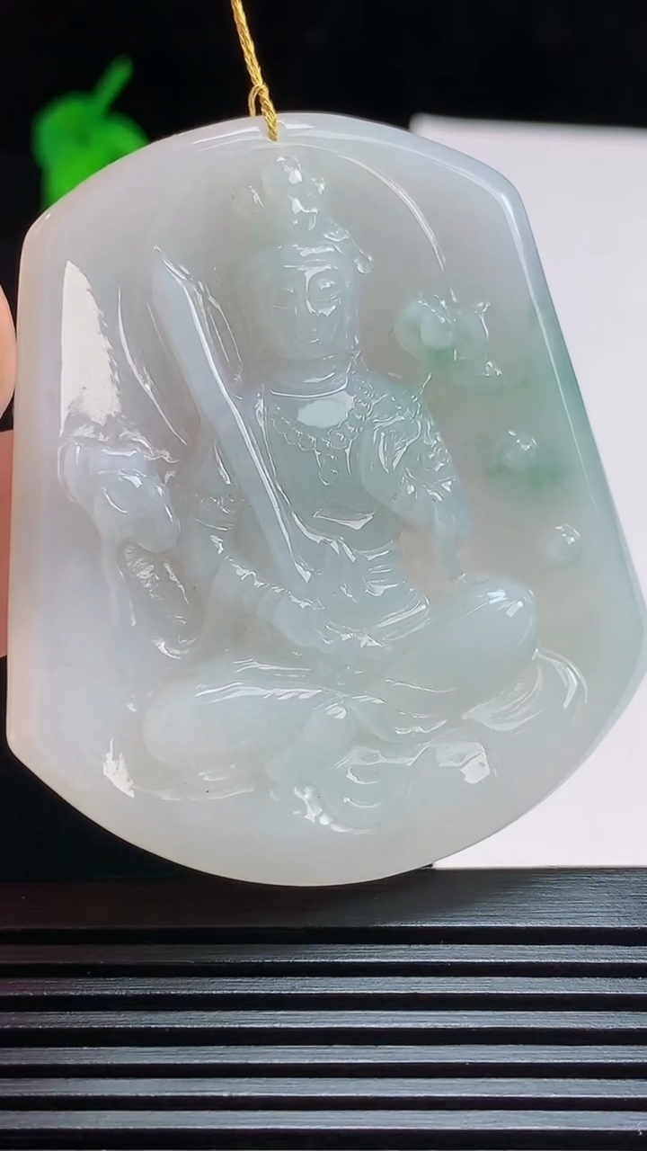 天然A货翡翠飘花虚空藏菩萨吊坠，尺寸54-47-5.2 重量:25.62g
7月31日