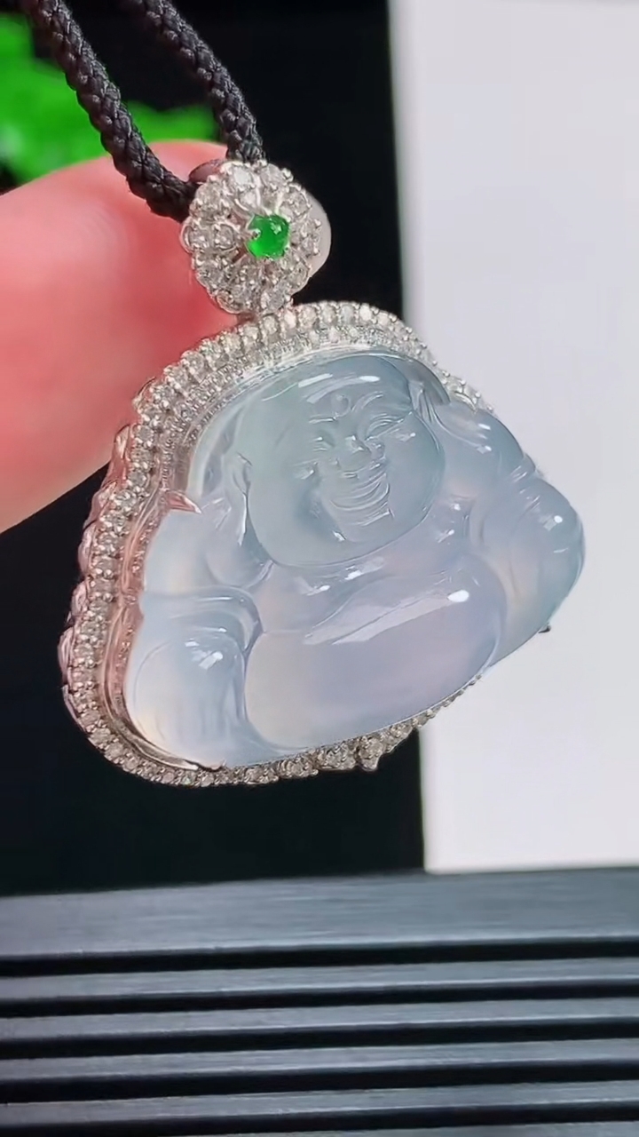 天然A货翡翠种紫罗兰佛公吊坠，尺寸31-28.5-10.5，裸石18-26 重量:5.93g
7月31日