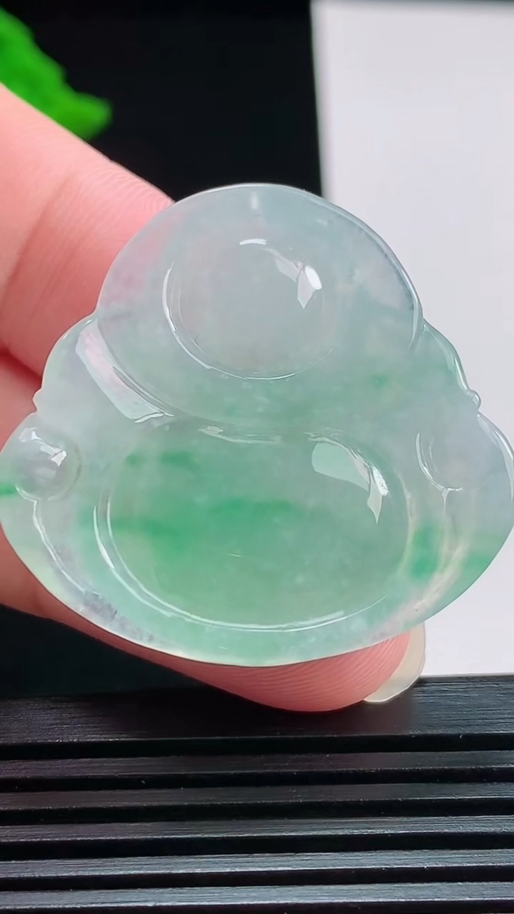 天然A货翡翠佛公吊坠，尺寸33-35.8-6 重量:11.55g
7月31日