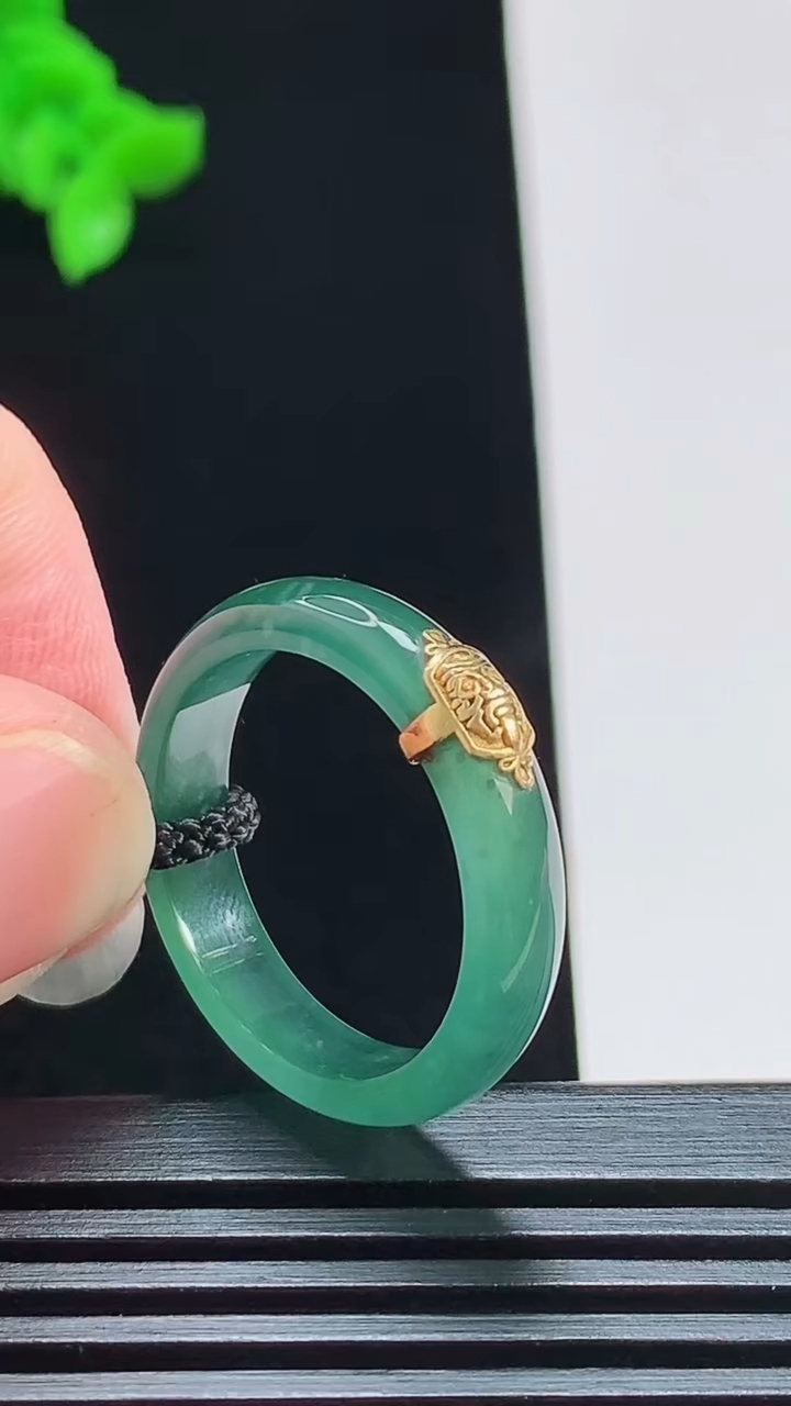 天然A货翡翠18k金蓝水玉指环 戒指，尺寸19.3-4.6-2.6 重量:3.00g2026年7月3