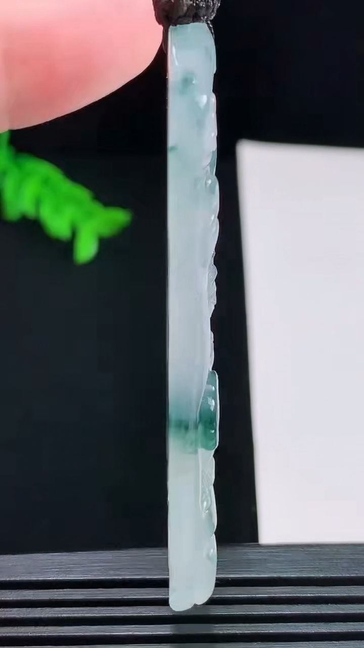 天然A货翡翠种紫罗兰 飘花普贤菩萨吊坠，尺寸65.5-42-5.5 重量:35.34g
7月31日