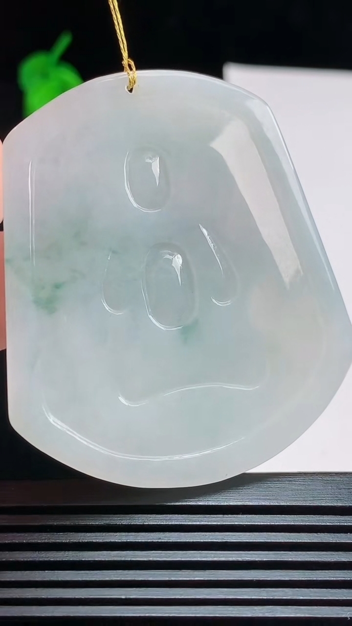 天然A货翡翠飘花虚空藏菩萨吊坠，尺寸54-47-5.2 重量:25.62g
7月31日