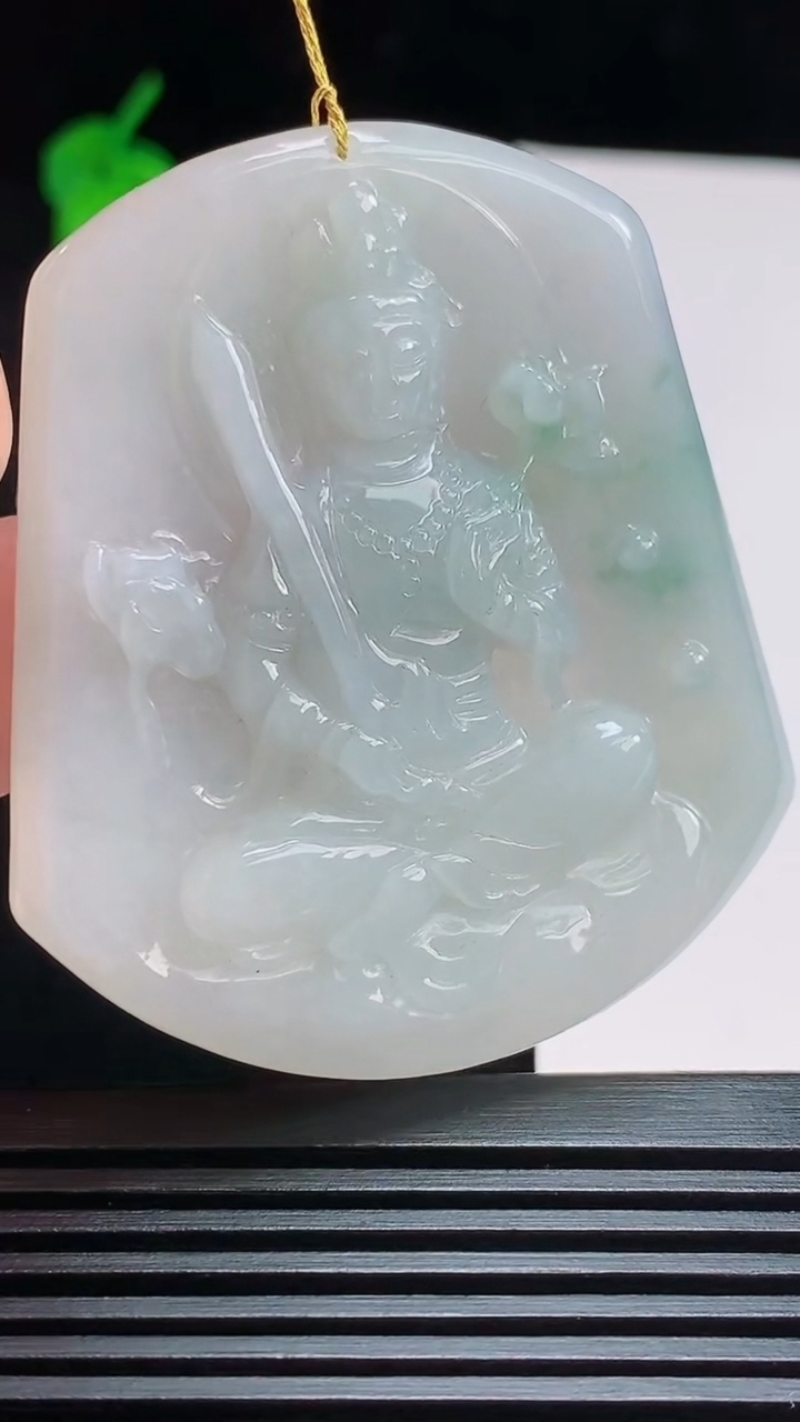 天然A货翡翠飘花虚空藏菩萨吊坠，尺寸54-47-5.2 重量:25.62g
7月31日