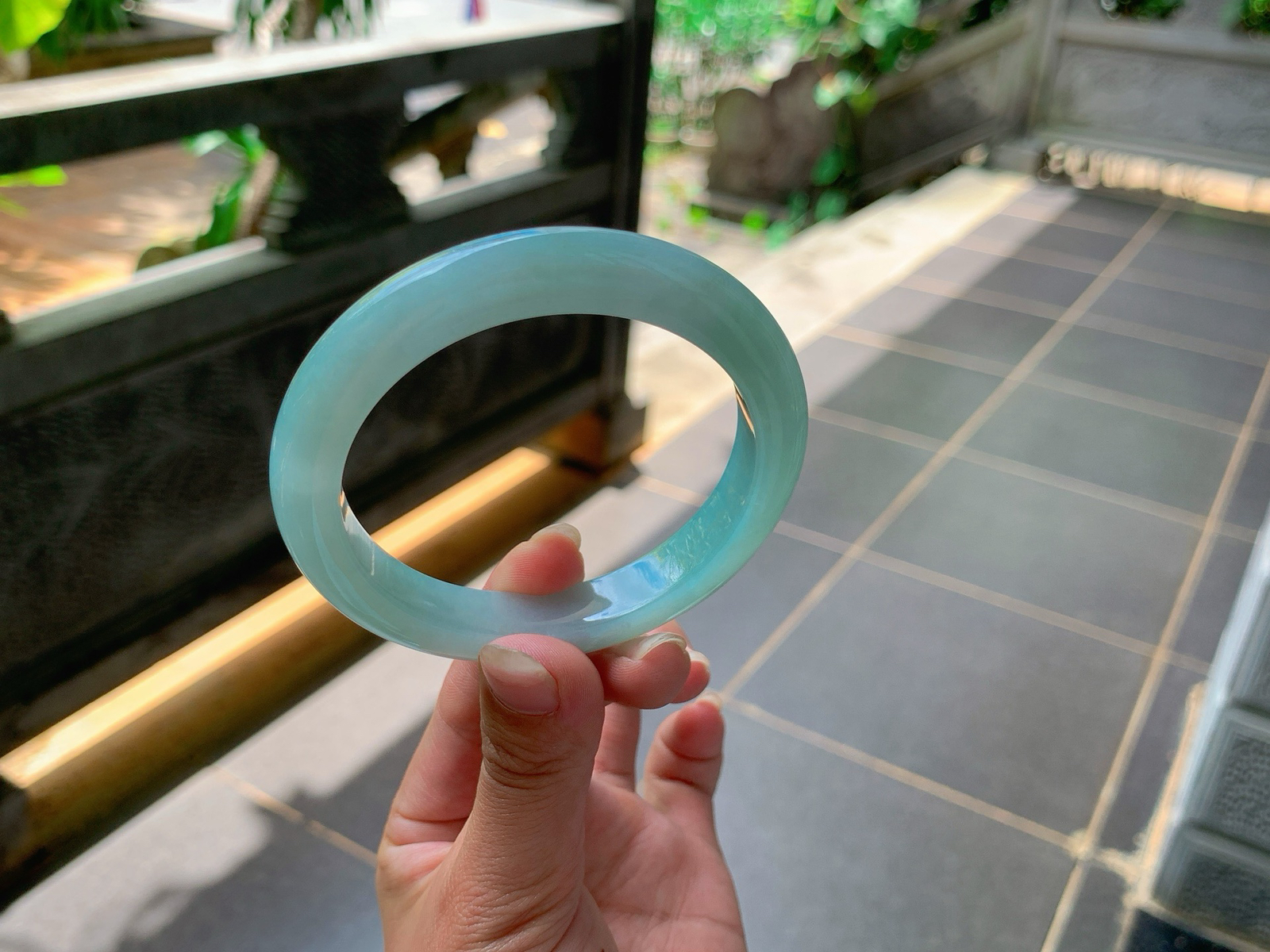 ｜57圈口
冰蓝晴，底子特别的细腻，耐看，透出一股柔和之美，
编号【06-29-10】