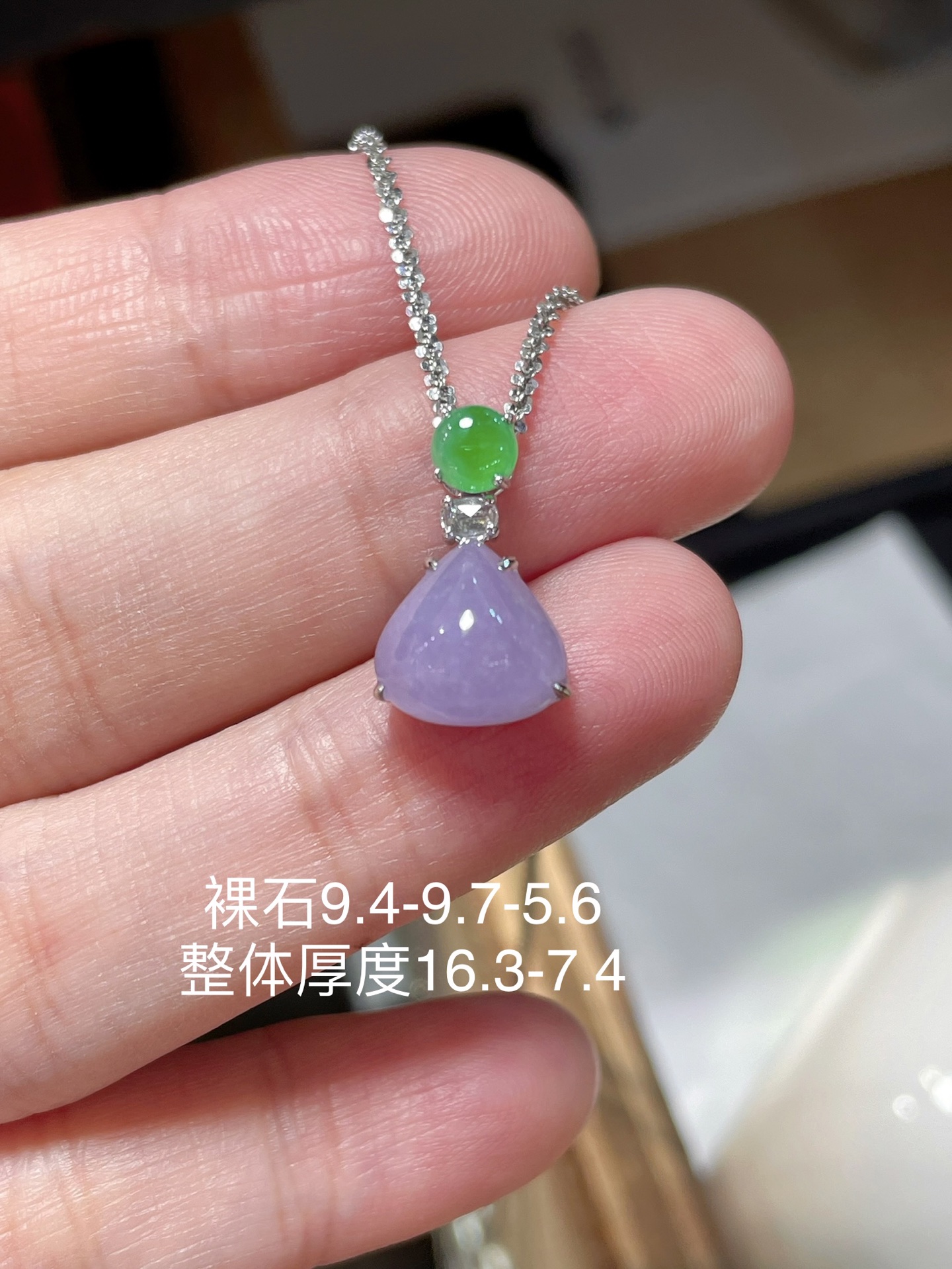 ️ 水滴吊坠，冰底，满色，料子水润通透，种老起光。18k金镶嵌，非常时尚好看，9.4-9.7-5.