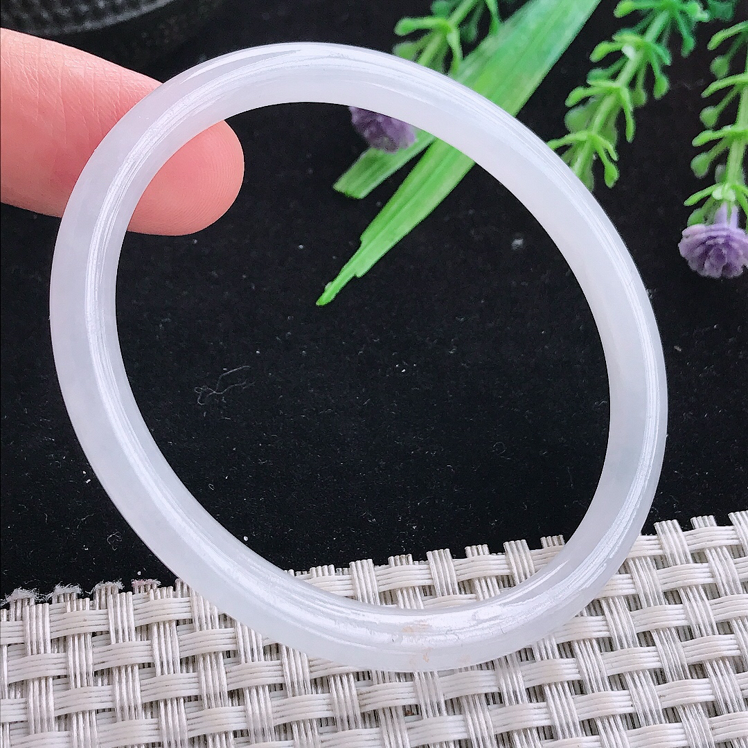 实拍A货翡翠55/49/5.5/6老坑冰润起胶白月光贵妃手镯平安镯叮当镯