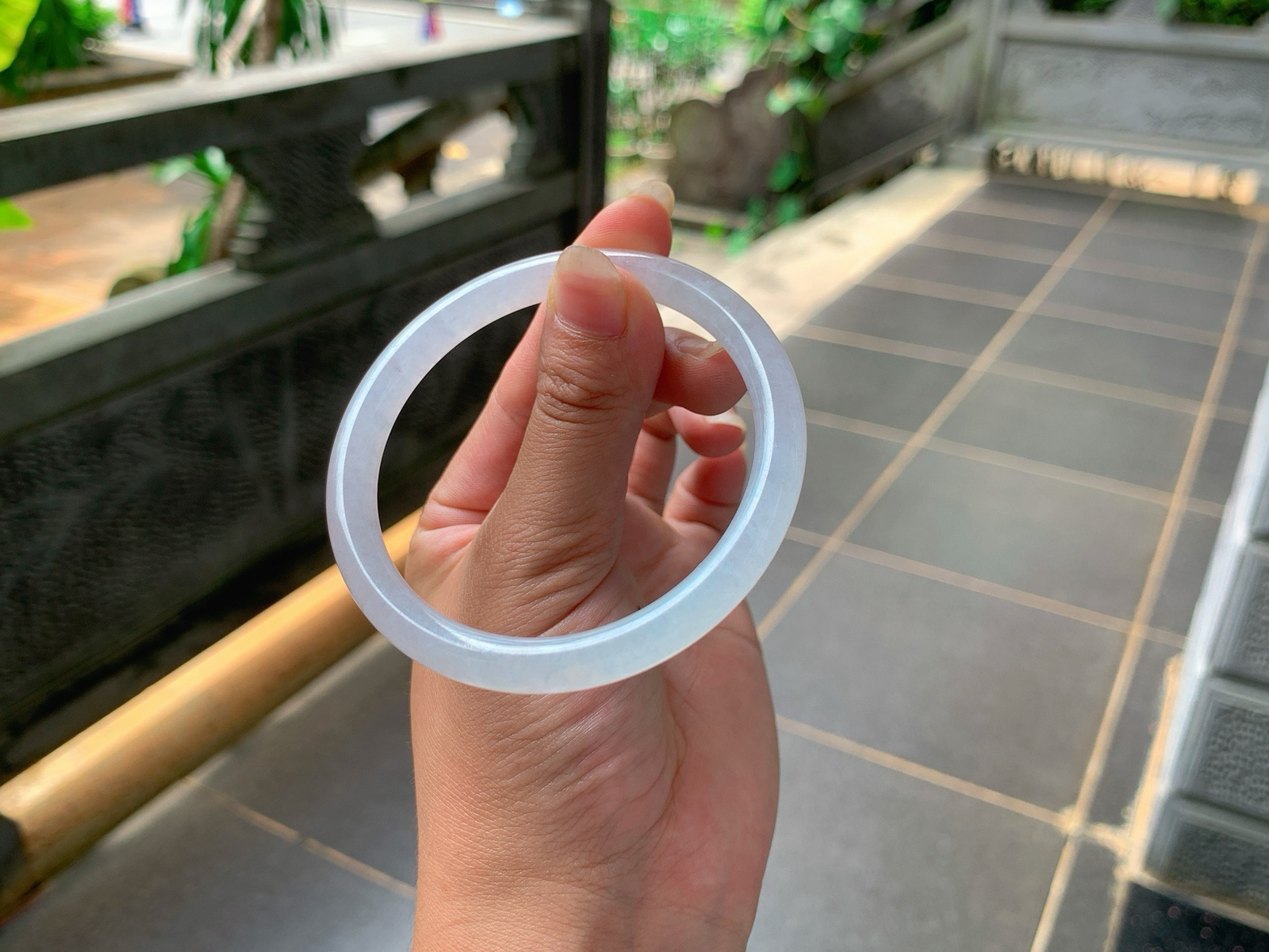 ｜56圈口
白月光美人条，条粗:7，条型纤细柔和，整体清透冰润，高冷美人的感觉，
编号【06-30-04】