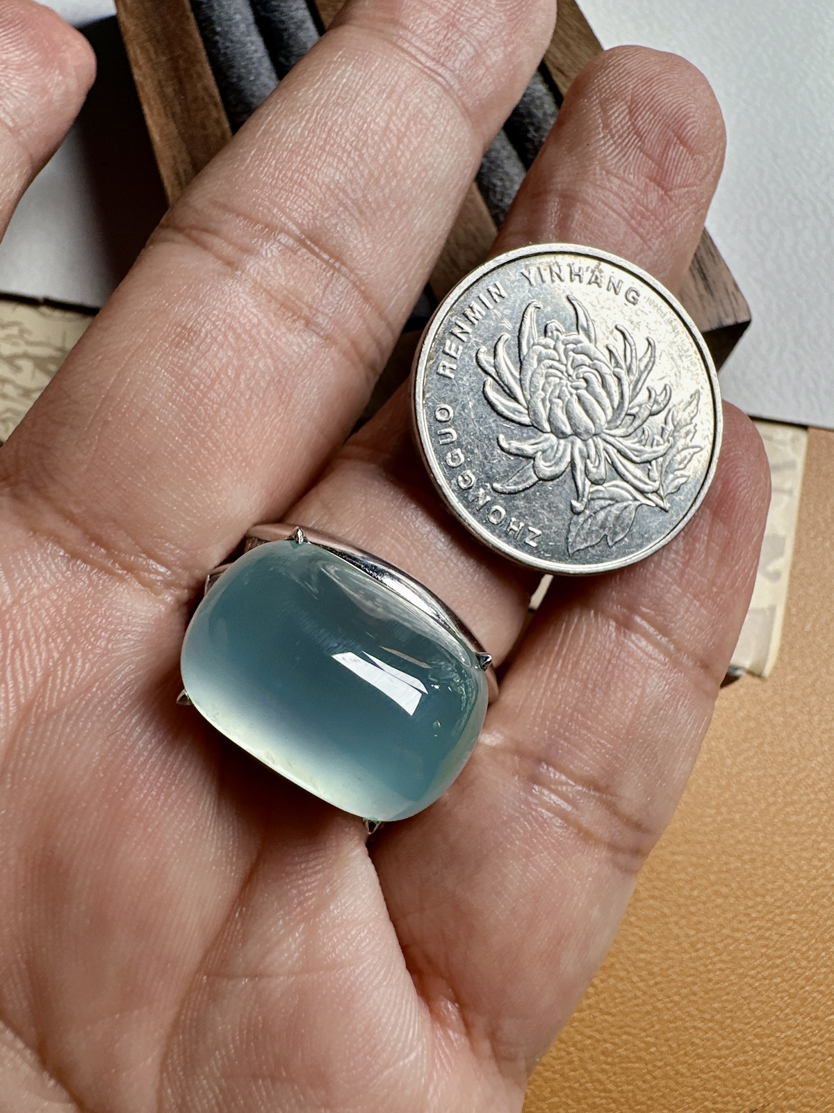 高冰天空蓝大马鞍戒指，种地上乘，晶莹剔透，收藏品。