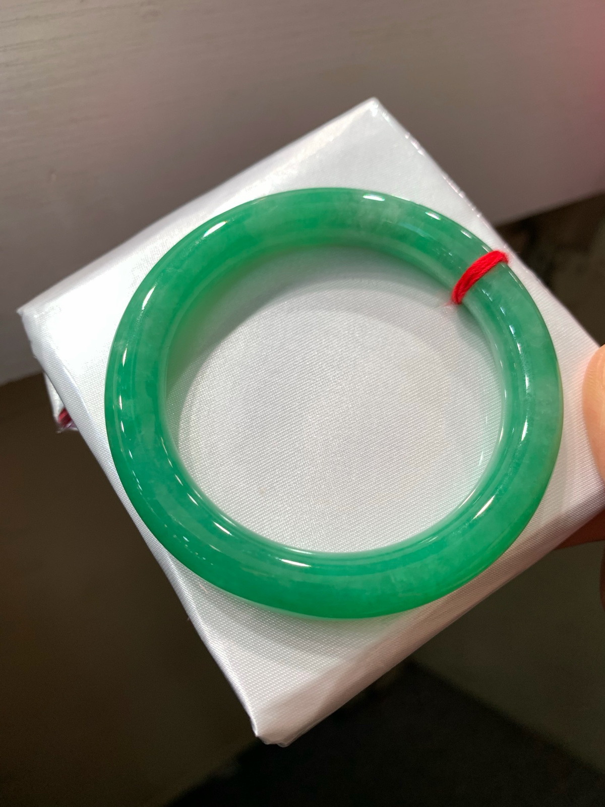 尺寸52.6/9.6，满色圆条手镯
水润细腻  有种有色
TG-1404-1200