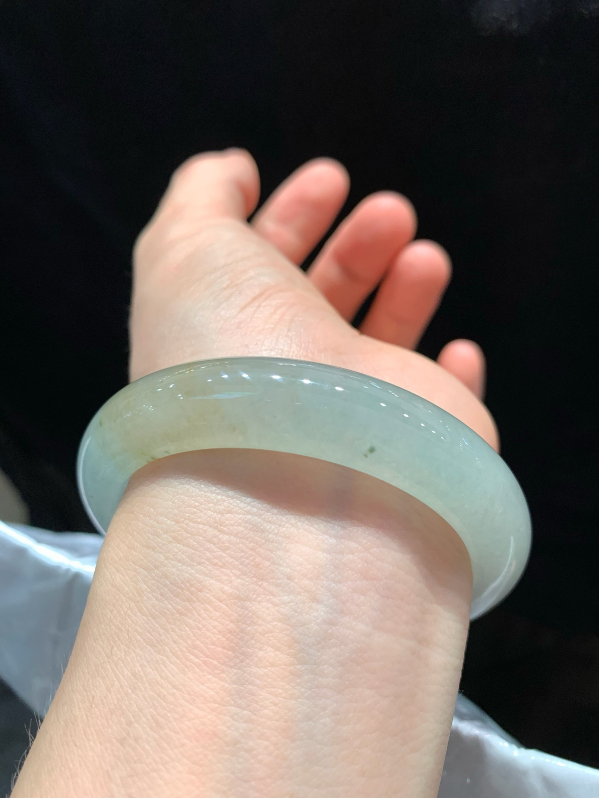 尺寸55.6/12.5/8.5，冰黄手镯
水润细腻