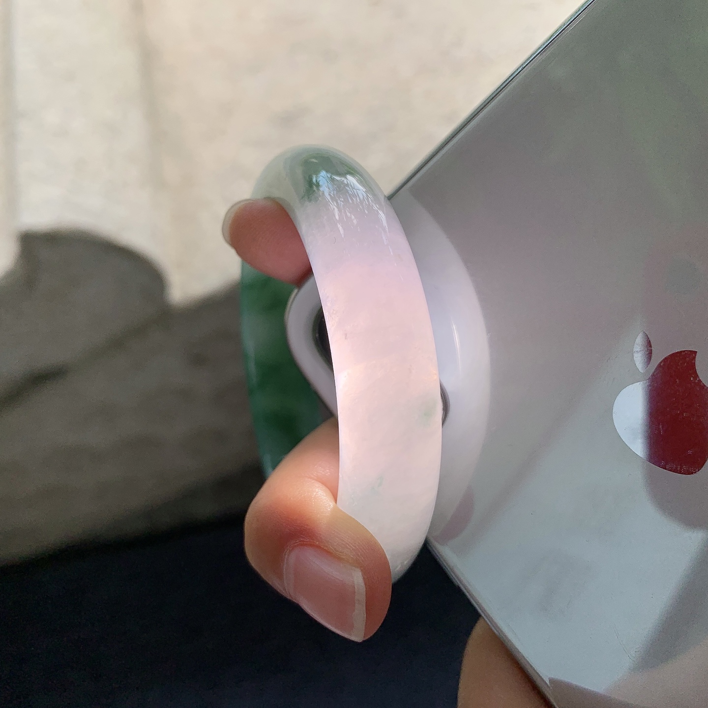 正圈 圈口52.9/12.8/7.8 编码Q7070115 细糯飘绿花，水润，种老，细腻，打灯有棉线