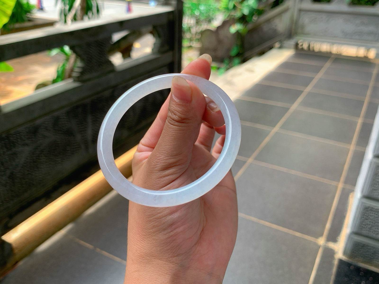 ｜56圈口
白月光美人条，条粗:7，条型纤细柔和，整体清透冰润，高冷美人的感觉，
编号【06-30-04】