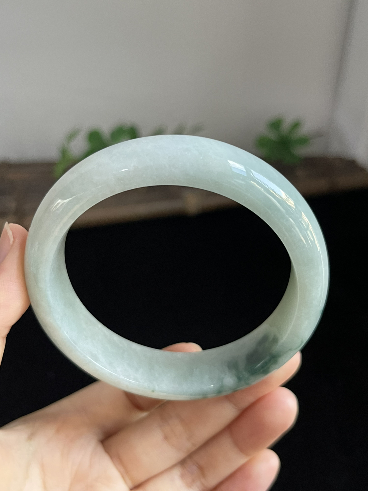 正圈59圈口，翡翠糯化种飘绿手镯