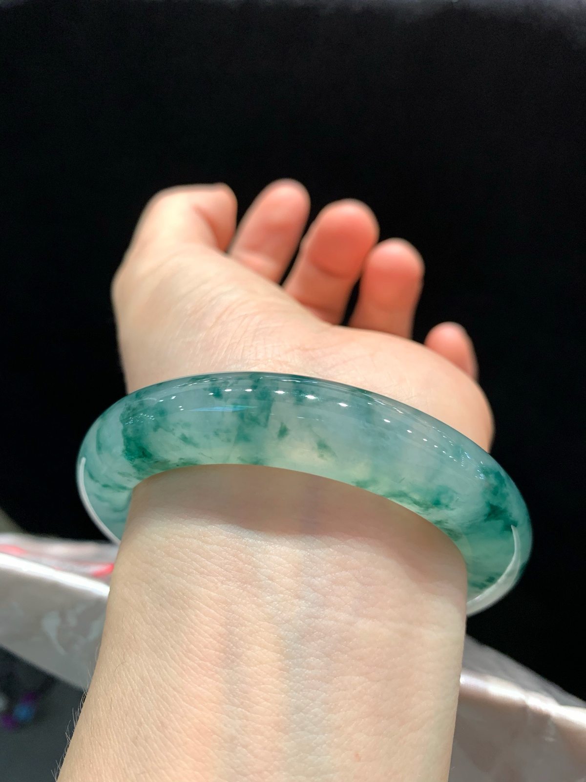 尺寸56.9/12.6/8.8，冰种飘花手镯
种好水足