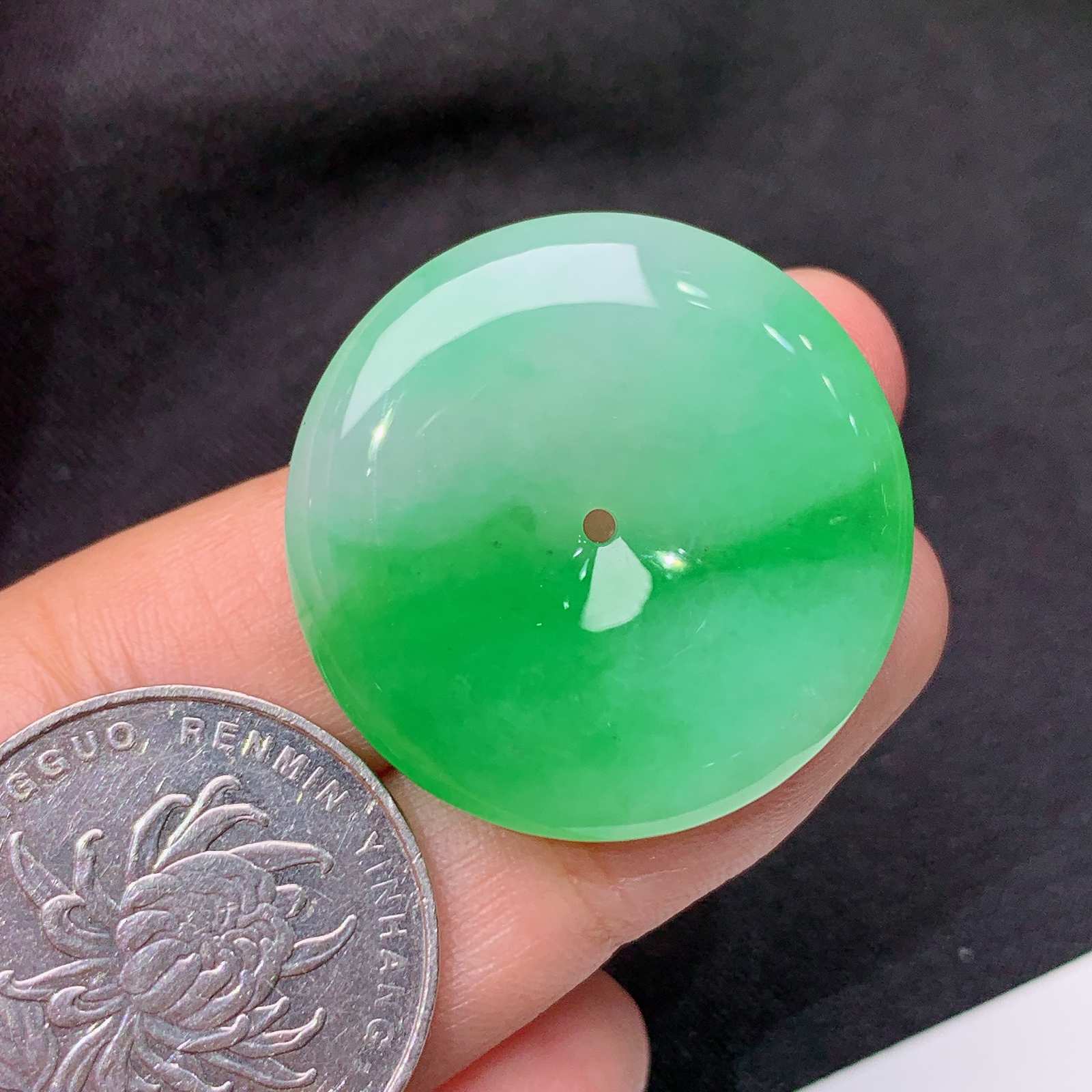 冰飘绿平安扣，冰润色阳，玉质细腻，种水足，Fc 尺寸29.1*5.6