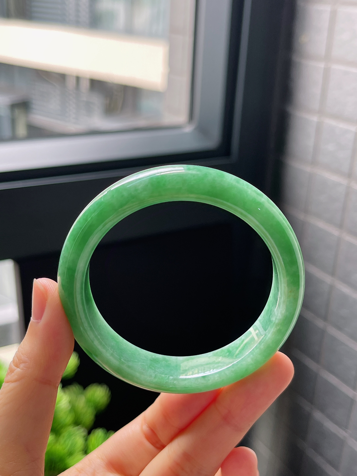 圈口52，糯化满绿正圈小圈口翡翠手镯