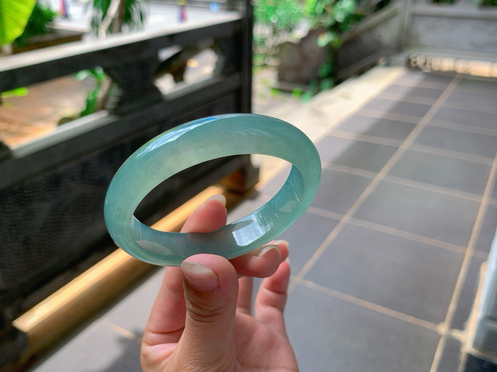 ｜55圈口
冰晴底贵妃手镯，水汪汪冰透透的，像深邃的湖水，透出一股浓郁的神秘感，
编号【06-29