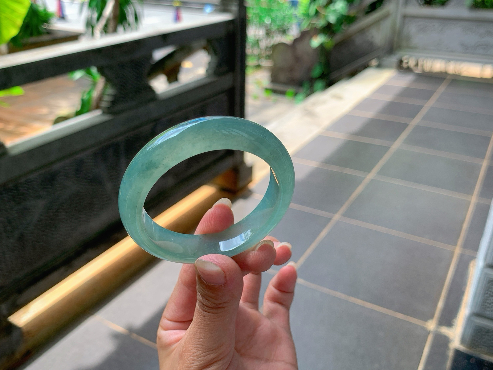 ｜55圈口
冰晴底贵妃手镯，水汪汪冰透透的，像深邃的湖水，透出一股浓郁的神秘感，
编号【06-29-09】