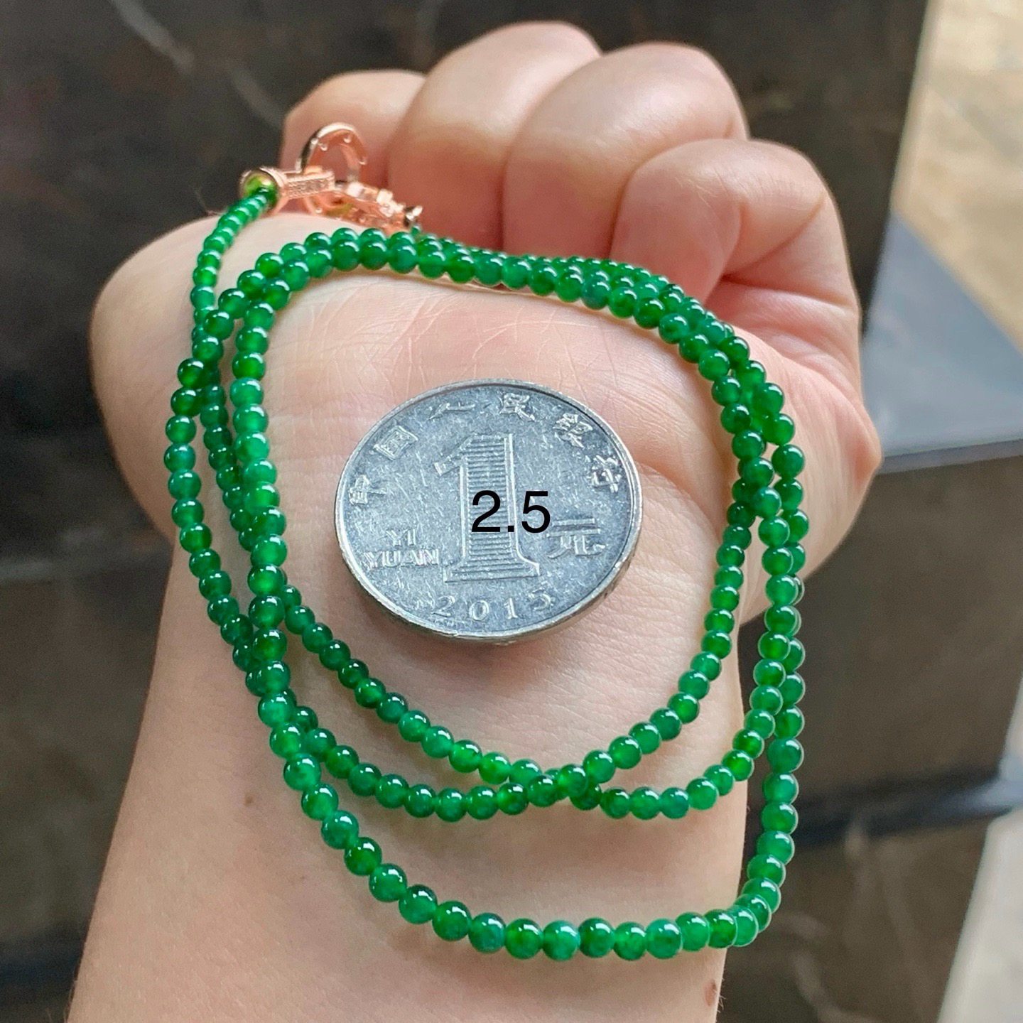 辣绿色珠链^_^鲜艳 尺寸2.5