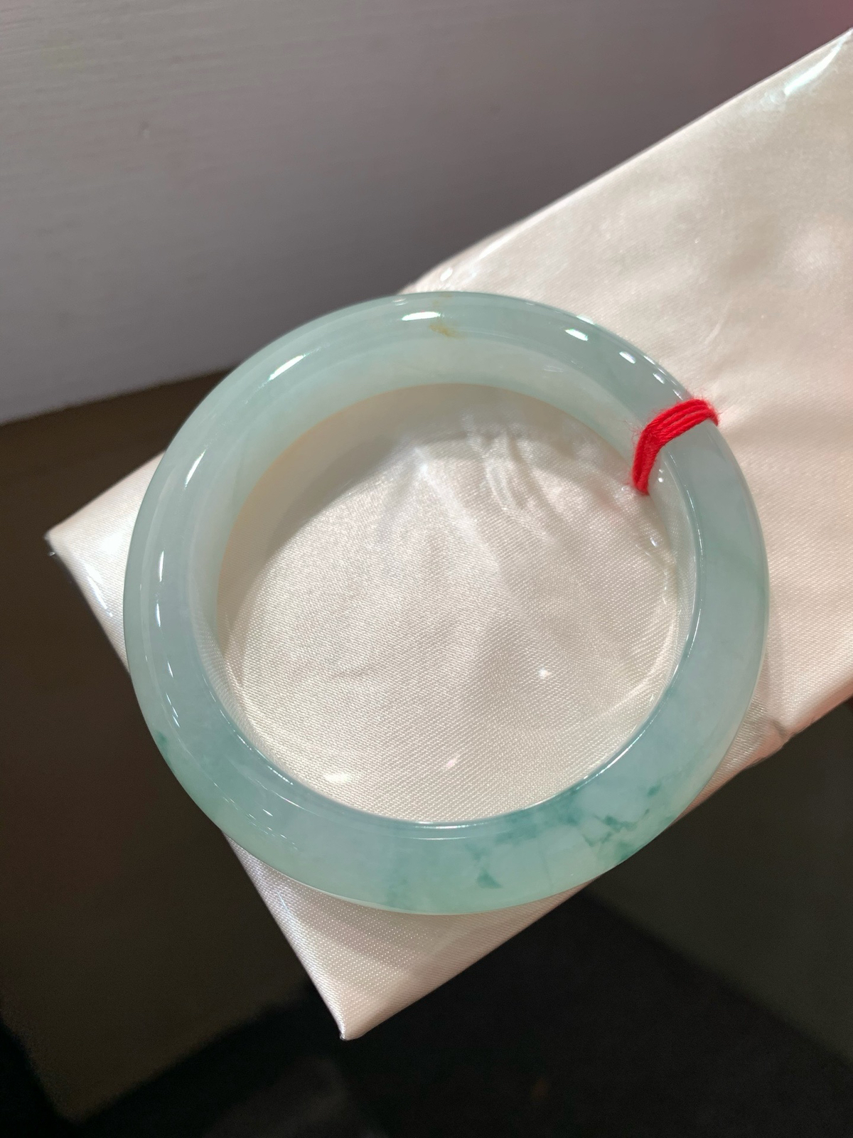 尺寸56.9/12.5/9.5，冰飘花手镯
水润细腻 清新甜美 
TG-825-1100