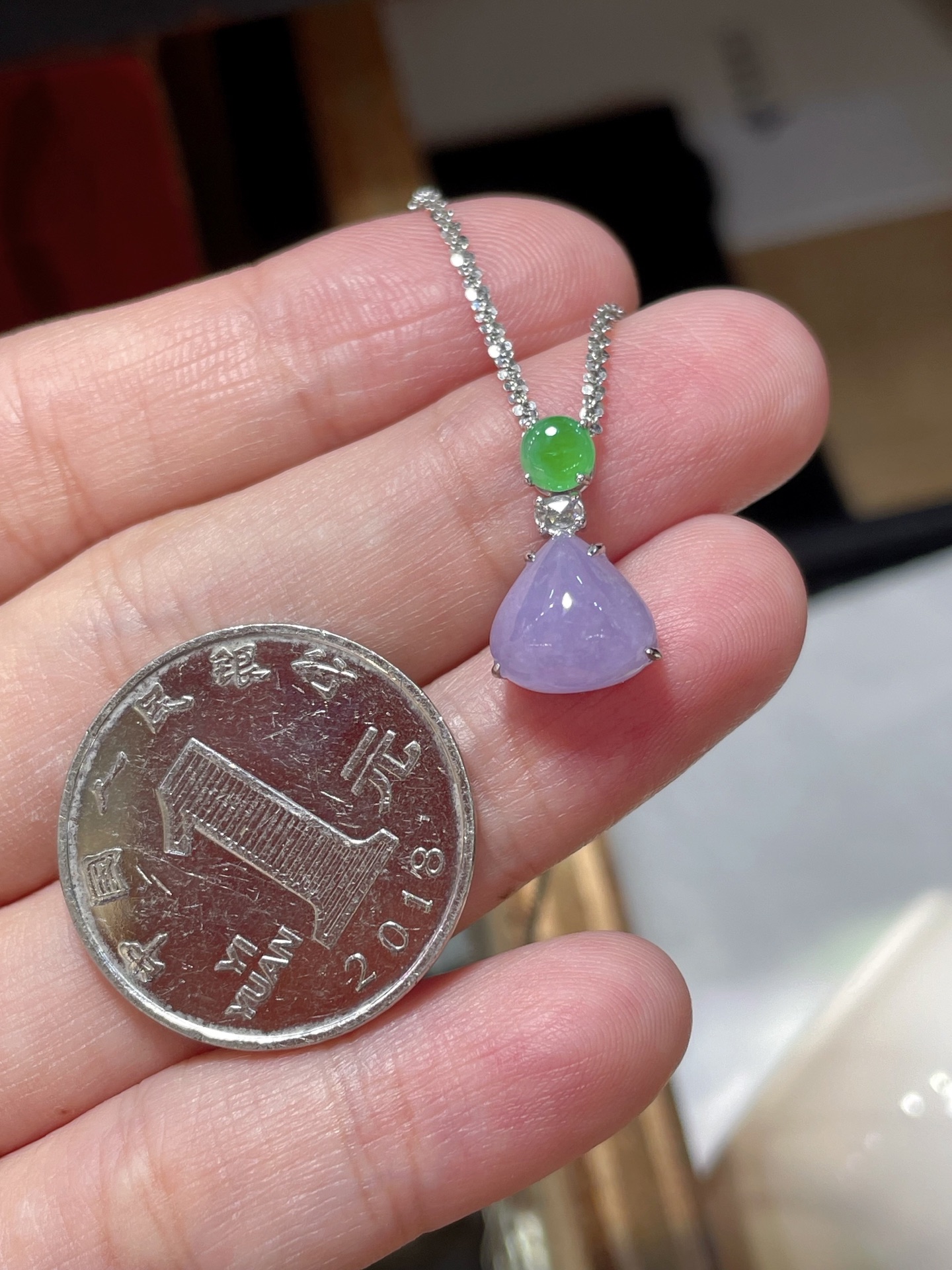 ️ 水滴吊坠，冰底，满色，料子水润通透，种老起光。18k金镶嵌，非常时尚好看，9.4-9.7-5.6